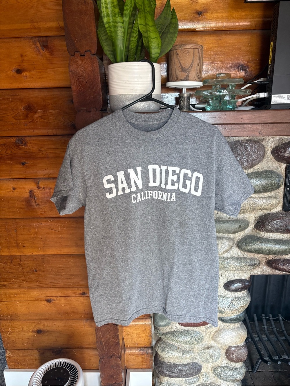 Coastal California Graphic Tee | Model Off Duty Vacation Shirt Medium Unisex